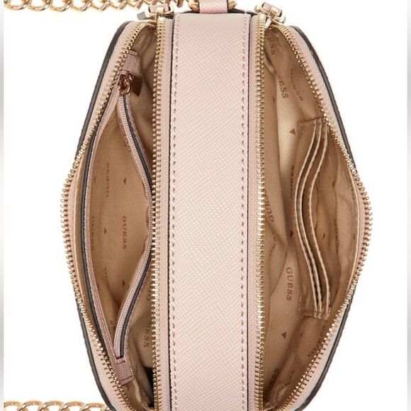 GUESS CROSSBODY BAG HASSIE CAMERA BAG SAFFIANO VEGAN LEATHER NWT - Picture 4 of 7